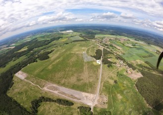 Galeria lądowisko Gryźliny ze starym betonowym pasem